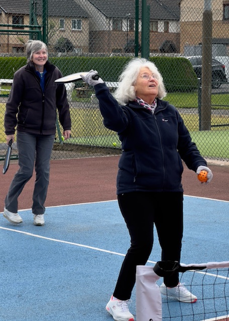 A lady lining up to do a smash volley